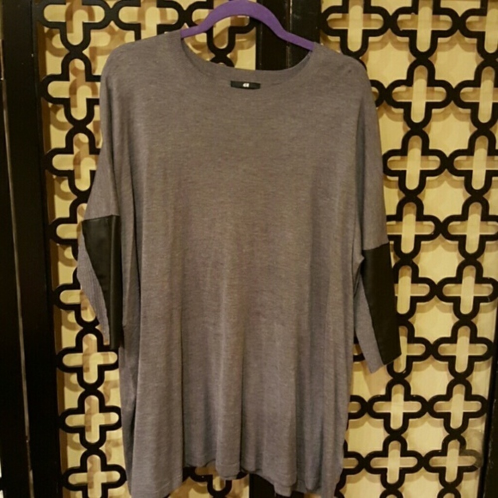 H&M GRAY WITH BLACK LEATHER ELBOW SLEEVE Long Sleeve Top Size XS/S